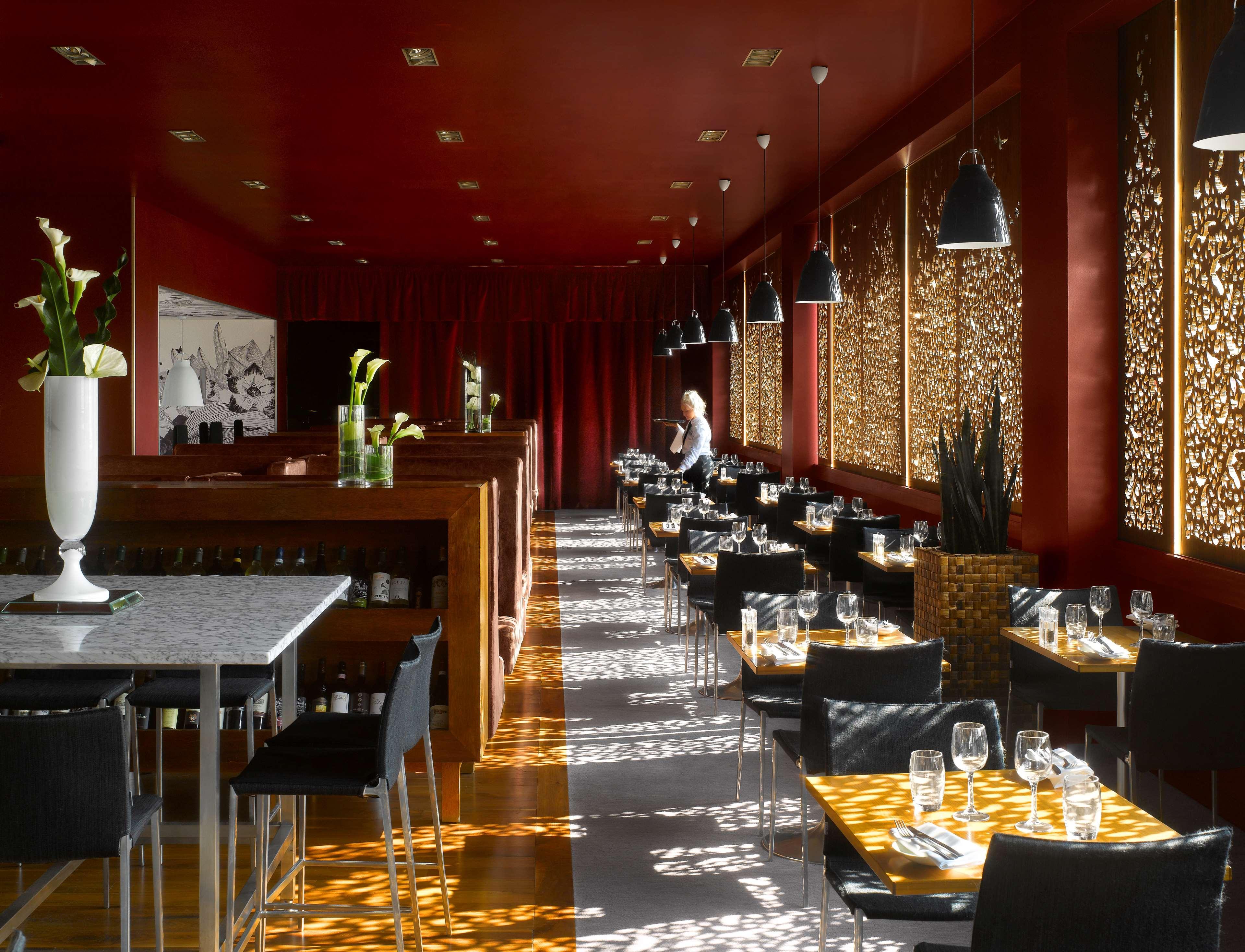 Radisson Blu Hotel, Hotel